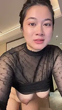mo-mo-69's Live XXX Chat
