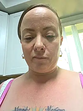 julimonroe's Live XXX Chat
