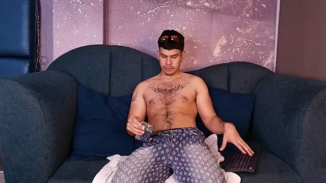 Derek_Voss élő XXX-chatje