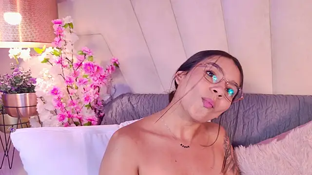 AlyssaRay Adlı Modelin Canlı XXX Sohbeti