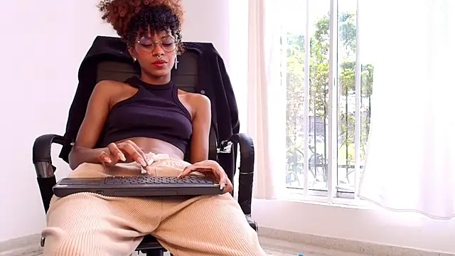 NaomiClay's Live XXX Chat