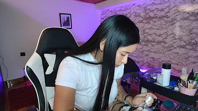 Camila_IRoose's Live XXX Chat