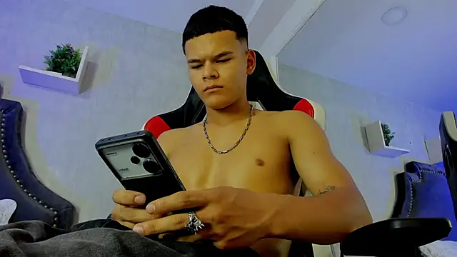 DylanRoyce_ Live XXX Chat