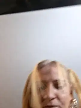 GoldenndollのライブXXXチャット