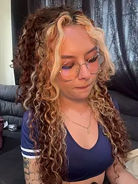 Joyce-firen Live XXX chat