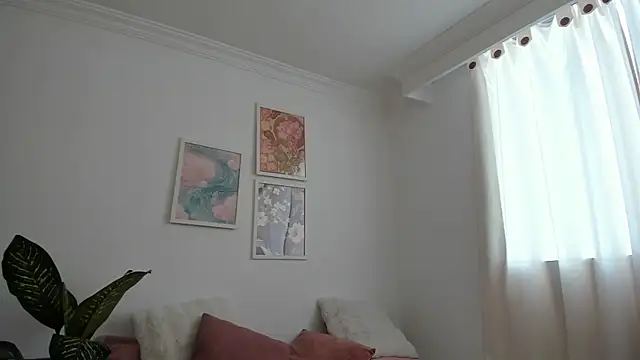 canelleGarces' Live XXX Chat