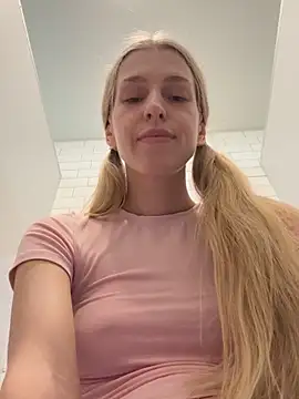 kira_mia's Live XXX Chat