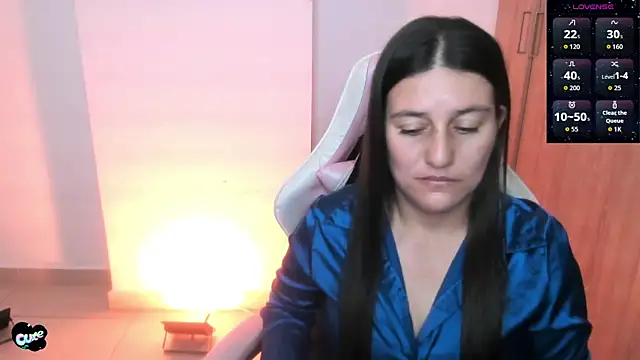 Saskyaan Live XXX chat