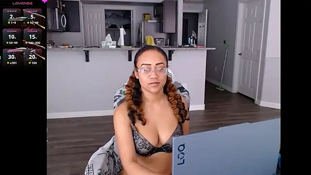 Chat XXX en directo de ReeseZen