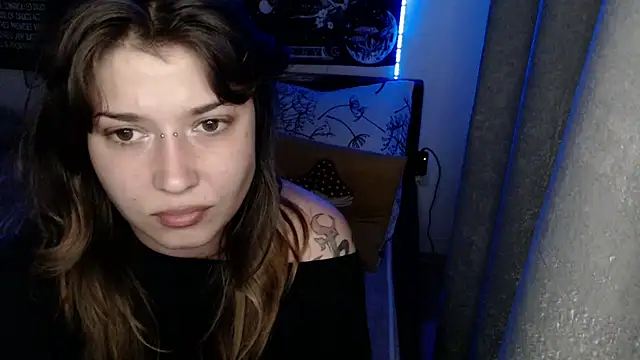 AlienforTwenty Adlı Modelin Canlı XXX Sohbeti
