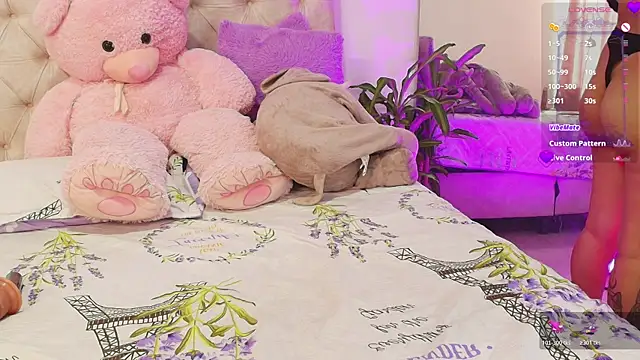 SoofiKiss' Live XXX Chat