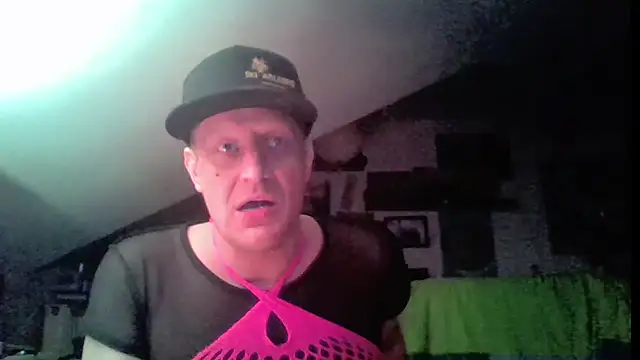 Bigthroaterboy Live XXX-Chat
