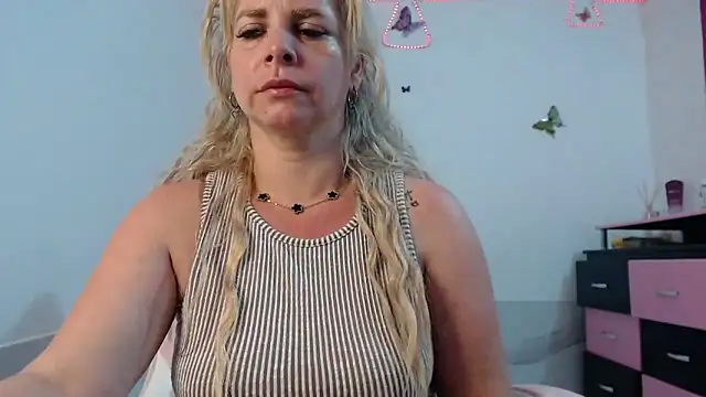 HannaBrave 라이브 XXX 채팅