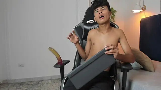 jacob_cum23 Adlı Modelin Canlı XXX Sohbeti