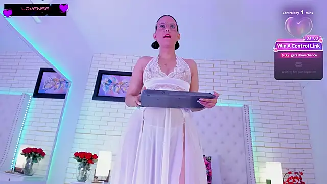 Онлайн чат XXX Coco_Balenciaga_