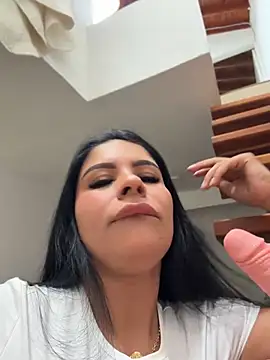 Elara_Luxe's Live XXX Chat