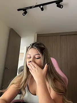 lunablossom_'s Live XXX Chat