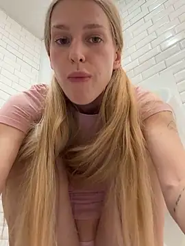 צ'אט XXX בשידור חי של kira_mia