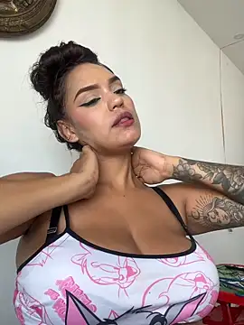 Pokazy przed kamerką – Sara-77