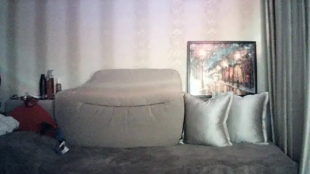 MoodieMira's Live XXX Chat
