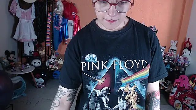 Chat +18 de MissMiia2 ao vivo