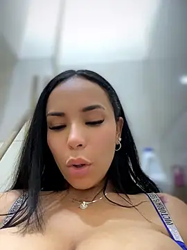 Naatalia live XXX chat