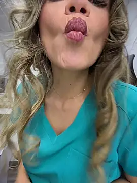 alicee16 Adlı Modelin Canlı XXX Sohbeti