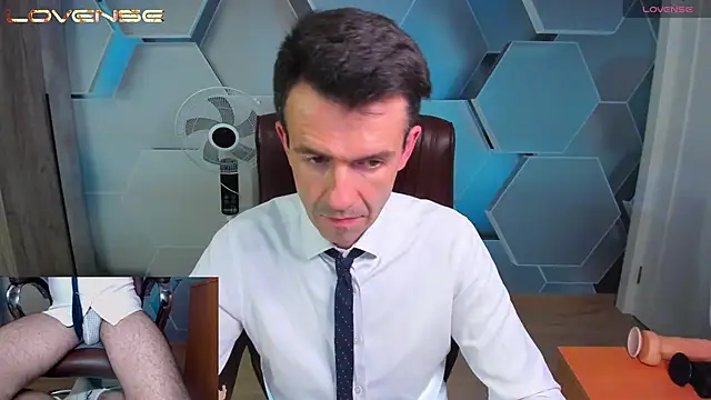 SteveTiger élő XXX-chatje