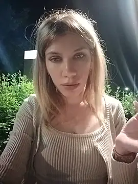 EvyLure live XXX chat