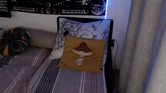 AlienforTwenty Chat XXX in diretta