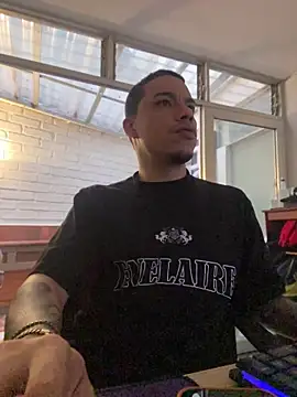 צ'אט XXX בשידור חי של AlphaMasterXxx