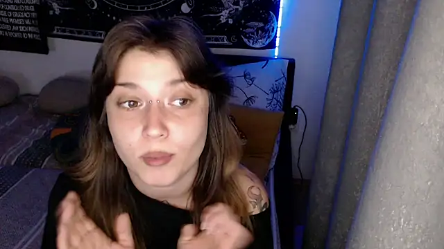 AlienforTwenty Chat XXX live