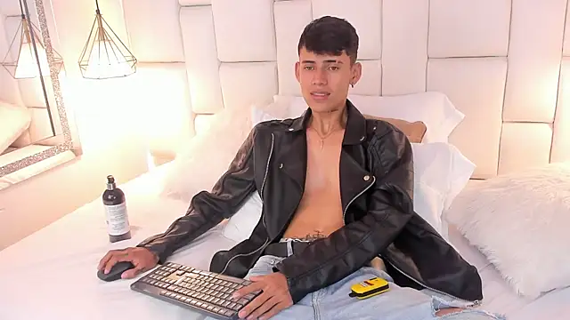 JacobFerrer Adlı Modelin Canlı XXX Sohbeti