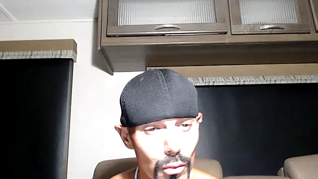 ThickD2C live XXX chat