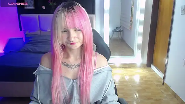 _Charlotte_Collins_'s Live XXX Chat