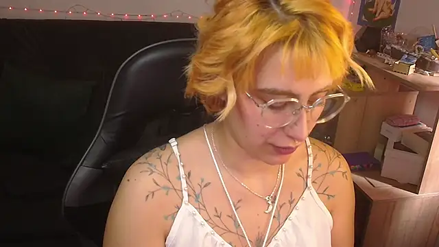 Miacatsito3's Live XXX Chat