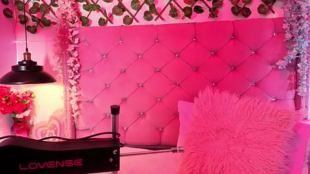 Kira-Berry's Live XXX Chat