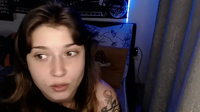 AlienforTwenty live XXX chat