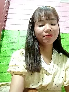 AmyLinee01 即時 XXX 聊天