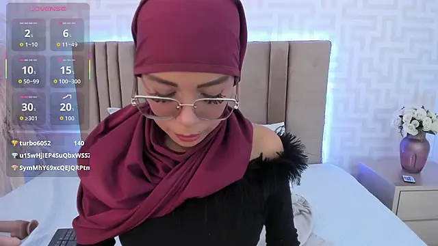 naishaa_ Chat XXX live