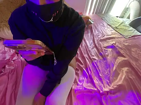 OnlypawzzのライブXXXチャット