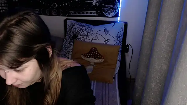 AlienforTwenty Live XXX Chat