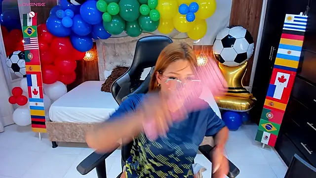mia_18v's Live XXX Chat
