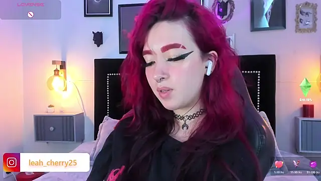 Leah_cherry live XXX chat