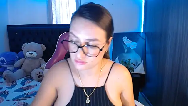 esmeraldaa230 Adlı Modelin Canlı XXX Sohbeti