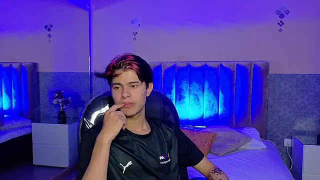 Chatroom XXX en direct de Derek_Sinn