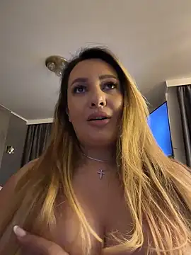 Chat XXX en directo de YaaraCollins