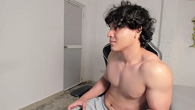 latin_beast4 Live XXX Chat