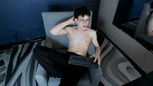 AngeloBocellii XXX чат на живо