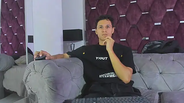 Chat +18 de TonyBenedetti ao vivo